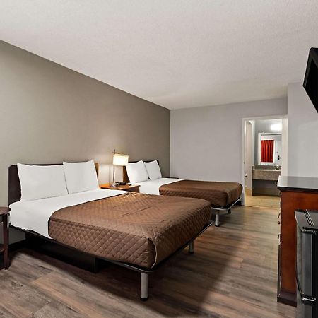 Rodeway Inn Brooklawn Buitenkant foto