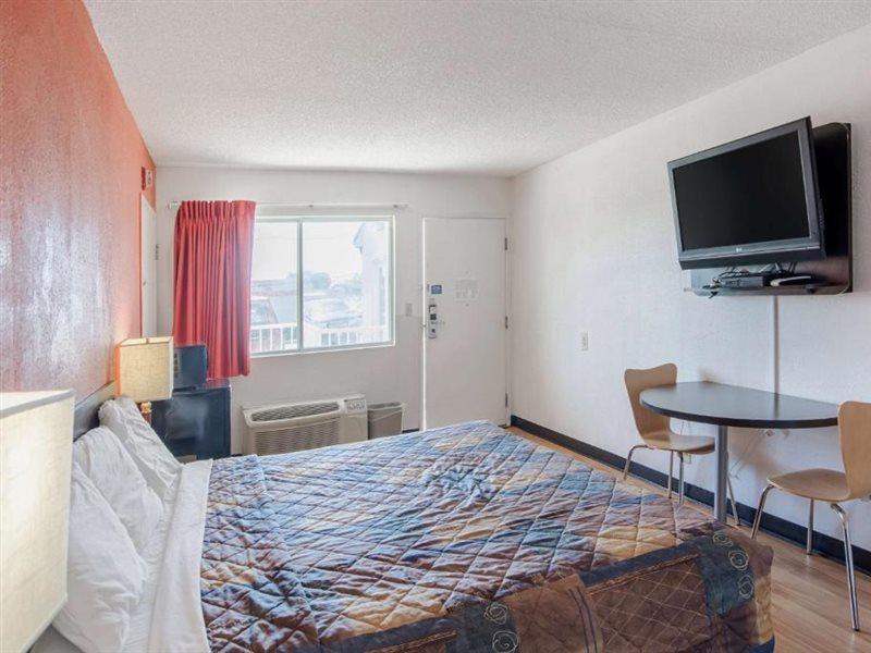 Rodeway Inn Brooklawn Buitenkant foto