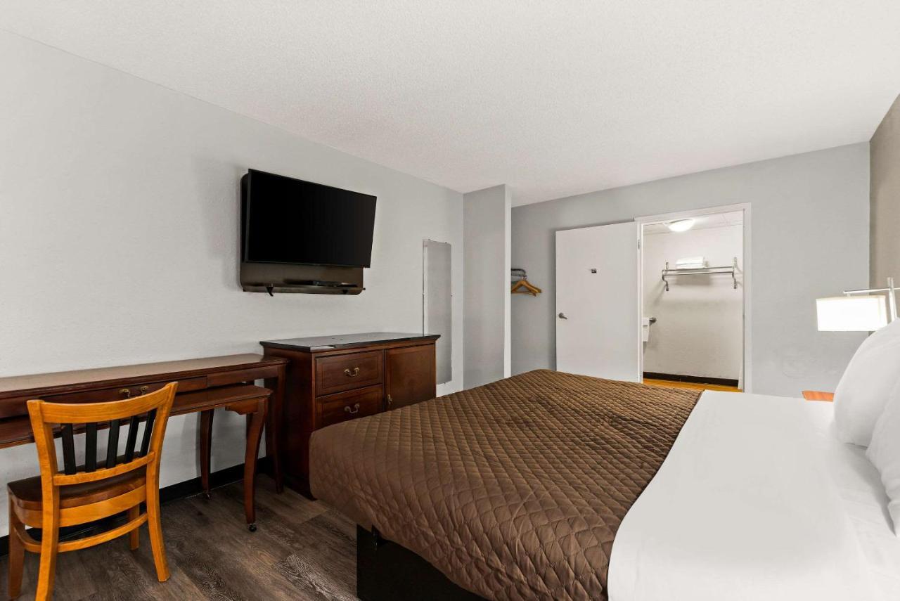 Rodeway Inn Brooklawn Buitenkant foto