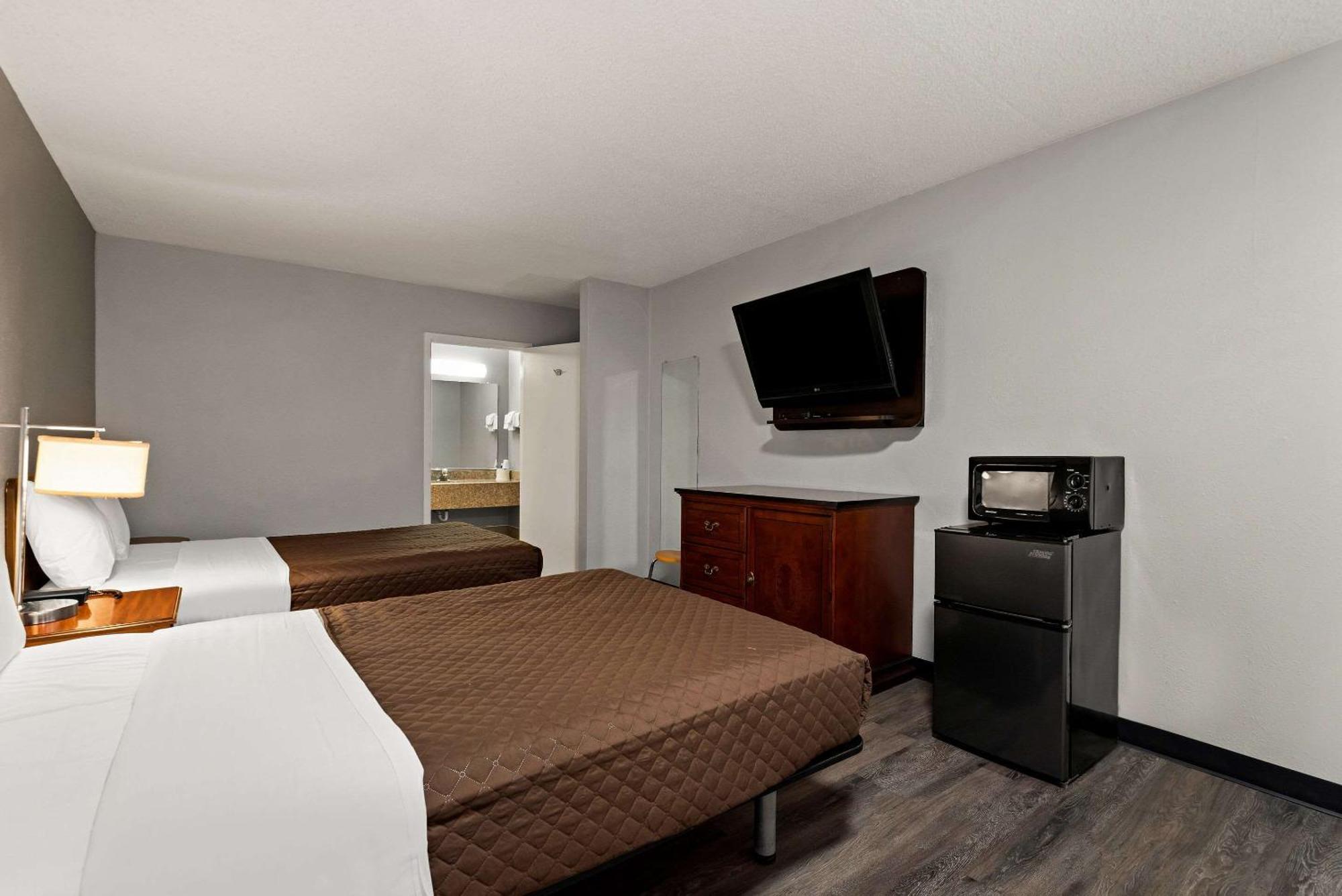 Rodeway Inn Brooklawn Buitenkant foto