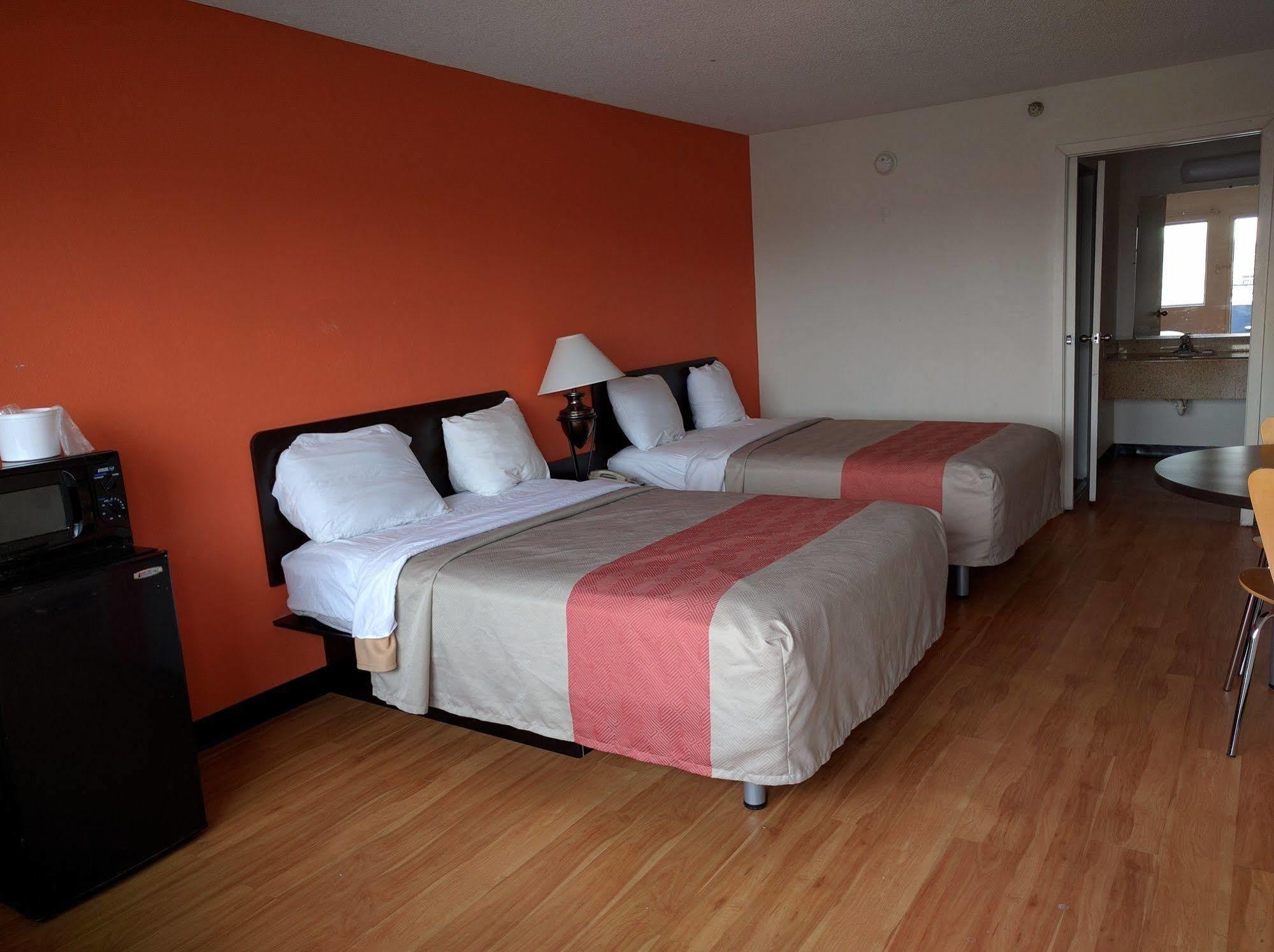 Rodeway Inn Brooklawn Buitenkant foto