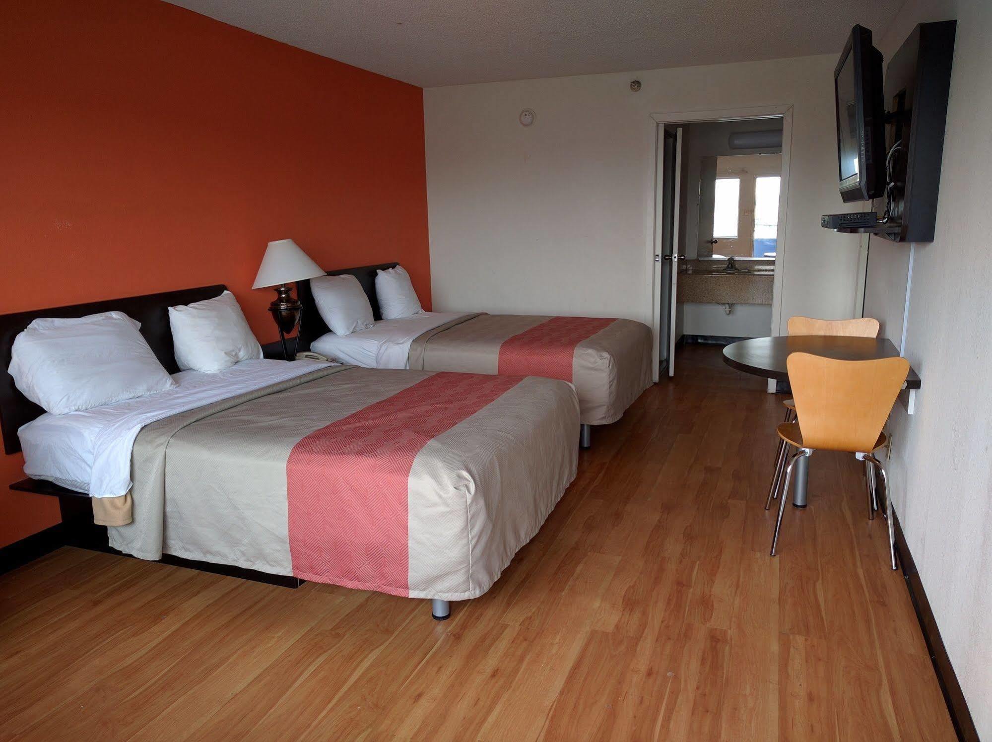 Rodeway Inn Brooklawn Buitenkant foto